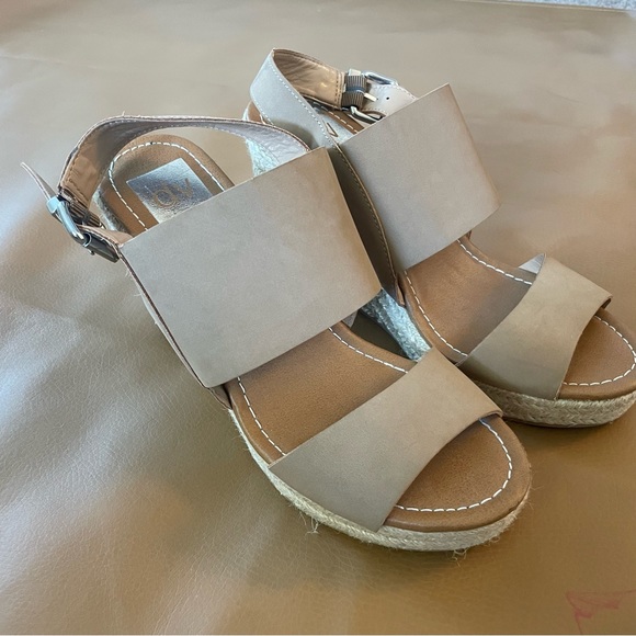 EUC Dolce Vita Nude Wedge - Picture 3 of 4